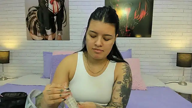 Snapshot of Candy_Roose chatting on 10.25.25 Candy Roose online show from 10.25.25