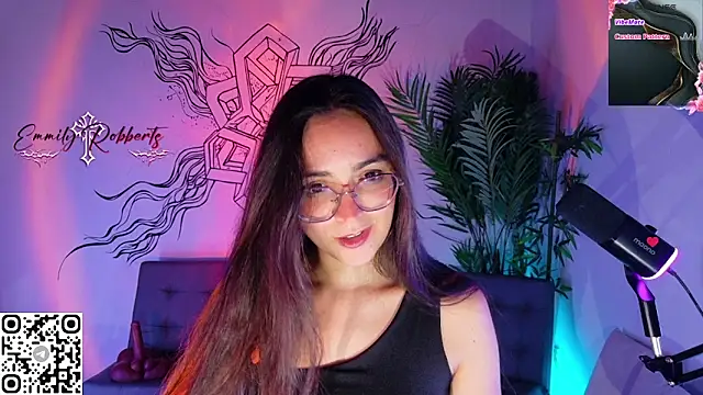 Snapshot of Emmi_Roberts chatting on 05.28.26 Emmi Roberts online show from 05.28.26