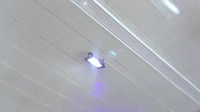 Pretty Johnson  online show from 10.31.25