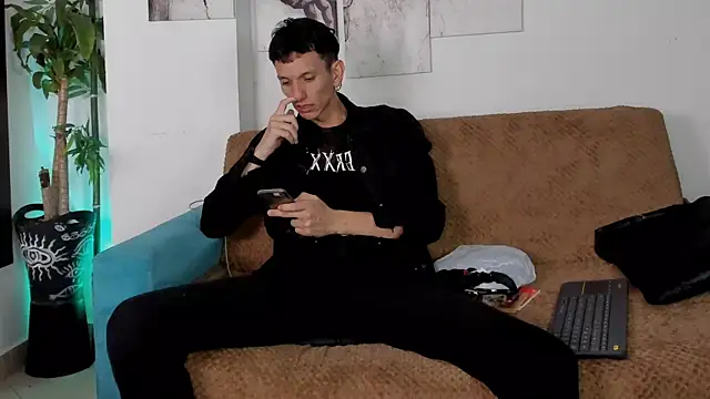 Giotrashy online show from 12.17.25