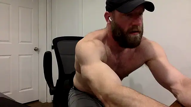 Snapshot of clarkefit chatting on 03.19.25 clarkefit online show from 03.19.25