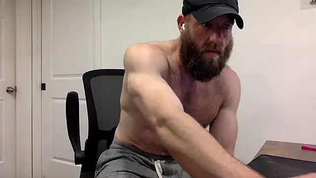 Snapshot of clarkefit chatting on 10.27.25 clarkefit online show from 10.27.25