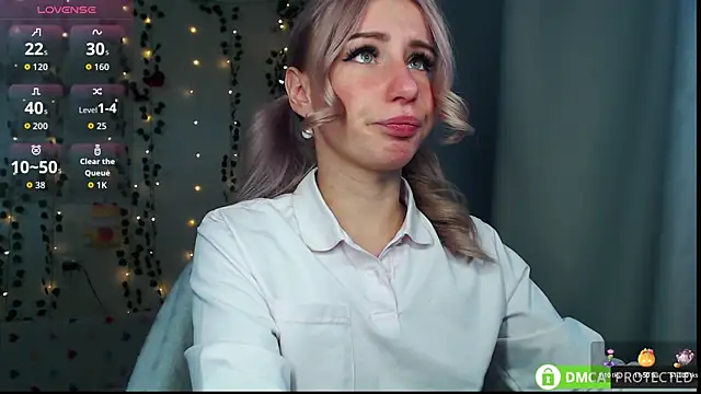 Snapshot of Mia__Kitty chatting on 09.22.25 Mia  Kitty online show from 09.22.25