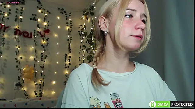 Snapshot of Mia__Kitty chatting on 10.09.25 Mia  Kitty online show from 10.09.25