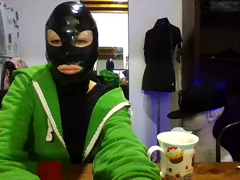 Snapshot of trixa chatting on 06.19.26 trixa online show from 06.19.26
