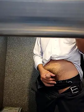 Snapshot of ikeike-kun chatting on 11.17.25 ikeike-kun online show from 11.17.25