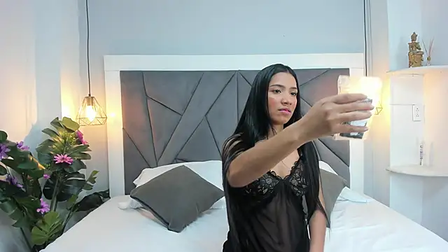 KarolHilton online show from 03.23.25