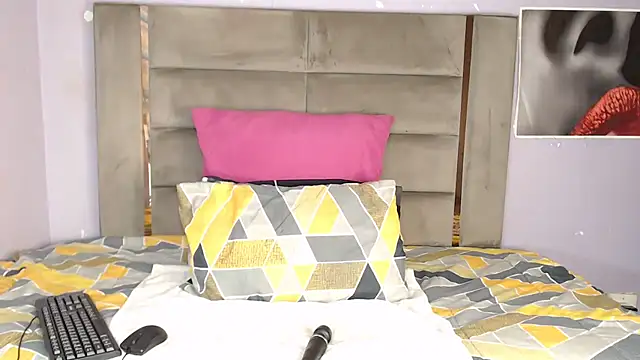 ShyTiny Bae online show from 11.11.25