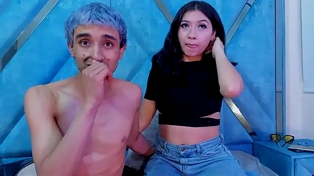 Snapshot of LauryAndNarem69 chatting on 11.03.25 LauryAndNarem69 online show from 11.03.25