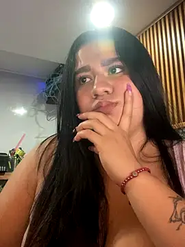 Snapshot of Vaiolet_2222 chatting on 09.13.25 Vaiolet 2222 online show from 09.13.25