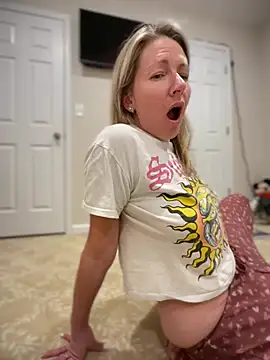 LittleMsMILF online show from 02.24.26