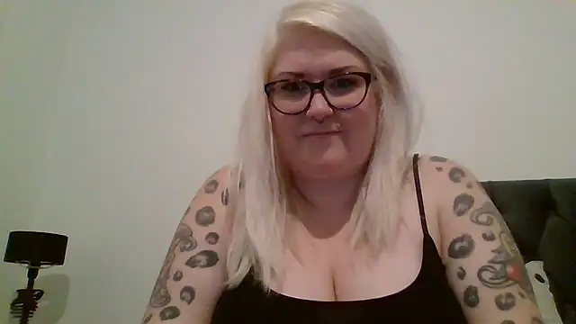 Snapshot of Sizzling_Indie36 chatting on 03.19.25 Sizzling Indie36 online show from 03.19.25