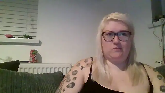 Snapshot of Sizzling_Indie36 chatting on 03.22.25 Sizzling Indie36 online show from 03.22.25