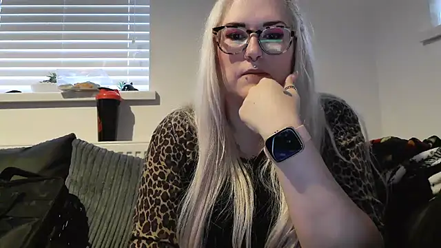 Snapshot of Sizzling_Indie36 chatting on 09.19.25 Sizzling Indie36 online show from 09.19.25