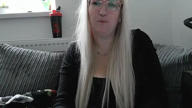 Snapshot of Sizzling_Indie36 chatting on 10.02.25 Sizzling Indie36 online show from 10.02.25