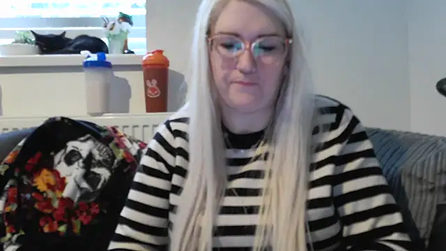 Snapshot of Sizzling_Indie36 chatting on 10.03.25 Sizzling Indie36 online show from 10.03.25