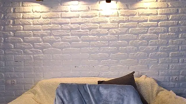 Snapshot of minigirl chatting on 03.15.25 minigirl online show from 03.15.25