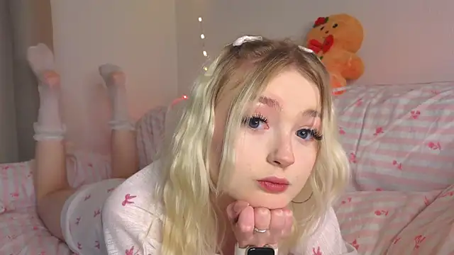 Snapshot of minigirl chatting on 02.07.26 minigirl online show from 02.07.26