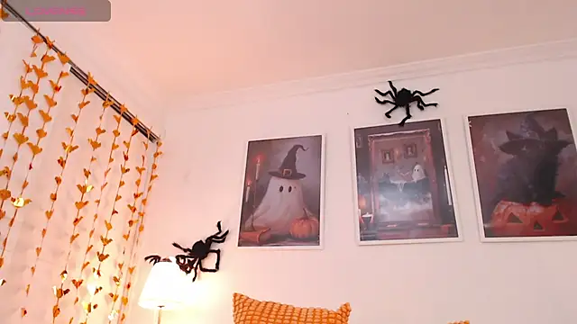 Valen ross  online show from 10.10.25