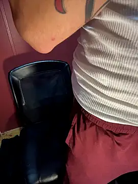 bwcizThrobbing online show from 11.15.25