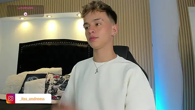 Snapshot of LiamWildx20 chatting on 07.10.26 LiamWildx20 online show from 07.10.26