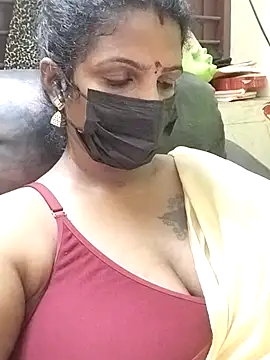 Snapshot of poojaa-rani chatting on 11.20.25 poojaa-rani online show from 11.20.25