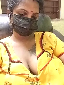 Snapshot of poojaa-rani chatting on 11.22.25 poojaa-rani online show from 11.22.25