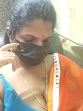 Snapshot of poojaa-rani chatting on 12.15.25 poojaa-rani online show from 12.15.25