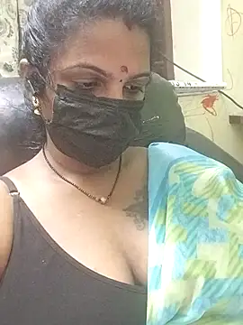 Snapshot of poojaa-rani chatting on 02.01.26 poojaa-rani online show from 02.01.26