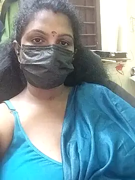 Snapshot of poojaa-rani chatting on 03.27.26 poojaa-rani online show from 03.27.26