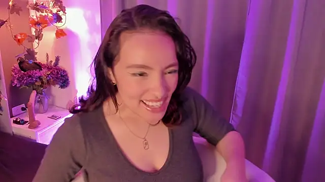 Snapshot of Angelica_Moon21 chatting on 10.22.25 Angelica Moon21 online show from 10.22.25