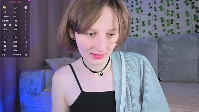 Snapshot of c0ralynx chatting on 04.29.26 c0ralynx online show from 04.29.26