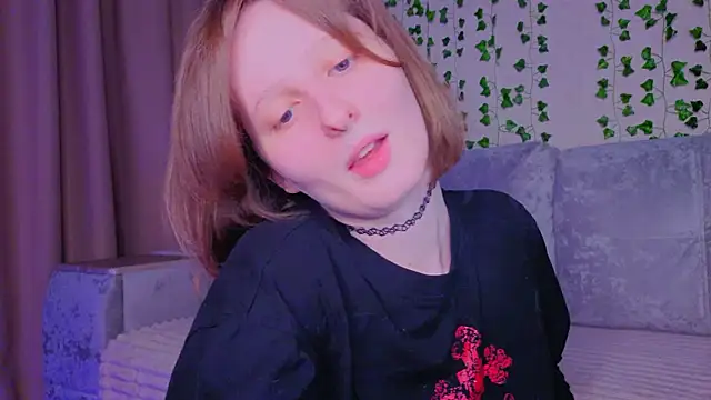 Snapshot of c0ralynx chatting on 07.17.26 c0ralynx online show from 07.17.26