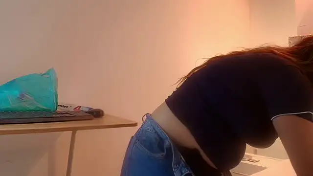 Snapshot of Lia_adamsss chatting on 04.28.26 Lia adamsss online show from 04.28.26