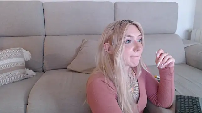 Snapshot of tattoobbgirl chatting on 09.18.25 tattoobbgirl online show from 09.18.25