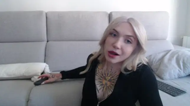 Snapshot of tattoobbgirl chatting on 09.23.25 tattoobbgirl online show from 09.23.25