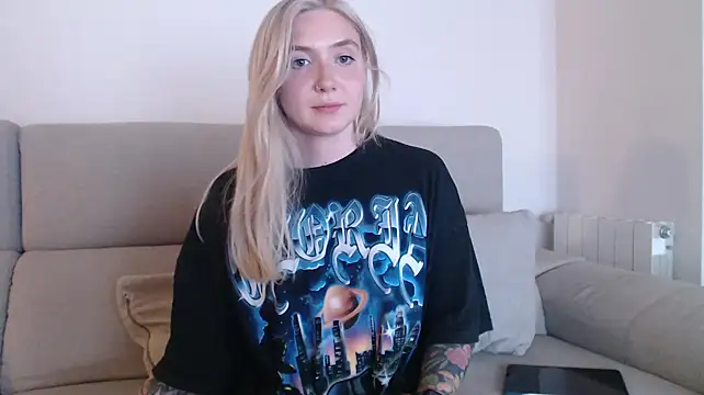 Snapshot of tattoobbgirl chatting on 10.02.25 tattoobbgirl online show from 10.02.25