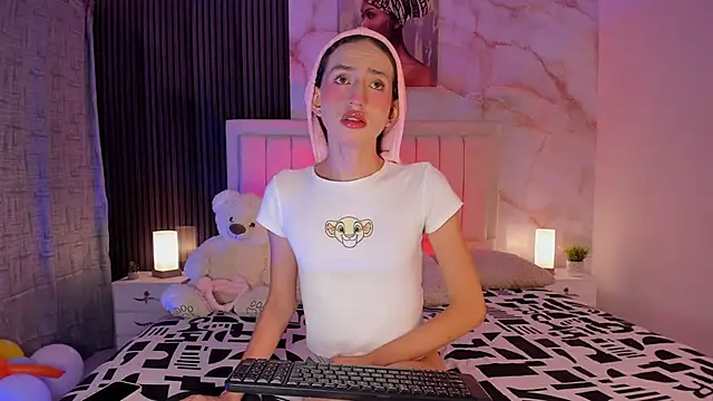 Snapshot of peachandtyron_ chatting on 09.22.25 peachandtyron  online show from 09.22.25