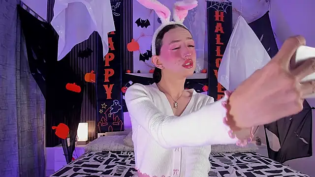 Snapshot of peachandtyron_ chatting on 10.18.25 peachandtyron  online show from 10.18.25