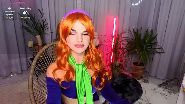 lili hotly online show from 10.31.25