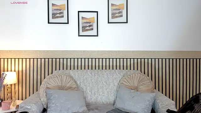 Snapshot of hanna_mils chatting on 02.12.26 hanna mils online show from 02.12.26