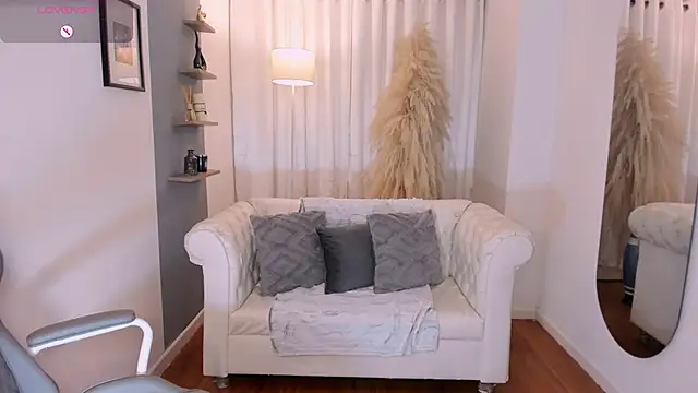 Snapshot of hanna_mils chatting on 02.20.26 hanna mils online show from 02.20.26