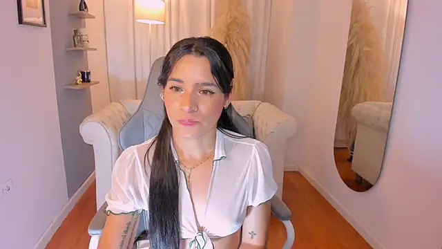 Snapshot of hanna_mils chatting on 02.27.26 hanna mils online show from 02.27.26