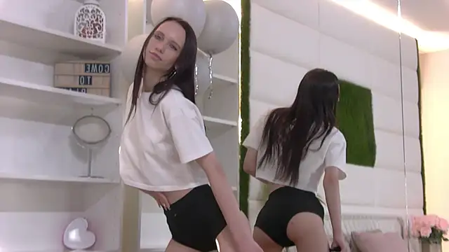 Snapshot of TaraHarris chatting on 03.09.26 TaraHarris online show from 03.09.26