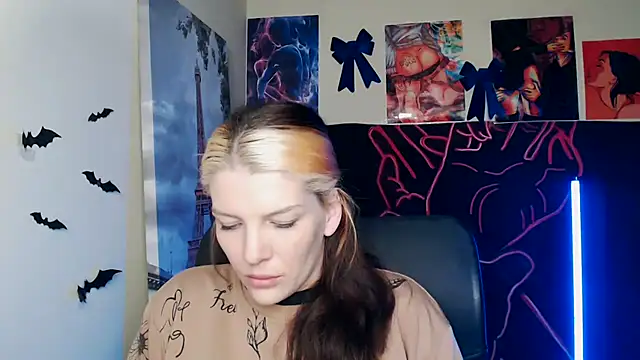 Snapshot of VanessaRey_ chatting on 04.18.26 VanessaRey online show from 04.18.26