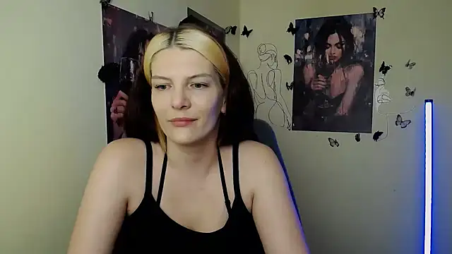 Snapshot of VanessaRey_ chatting on 04.25.26 VanessaRey online show from 04.25.26