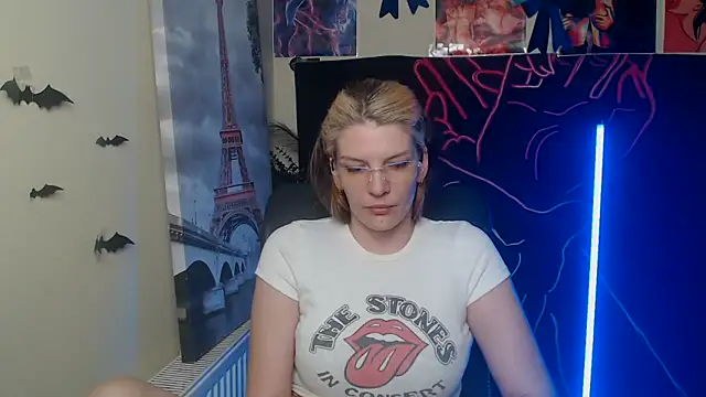 Snapshot of VanessaRey_ chatting on 04.30.26 VanessaRey online show from 04.30.26