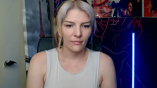 Snapshot of VanessaRey_ chatting on 05.18.26 VanessaRey online show from 05.18.26