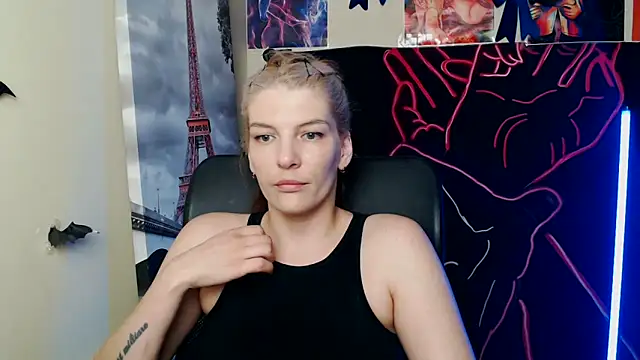 Snapshot of VanessaRey_ chatting on 05.20.26 VanessaRey online show from 05.20.26