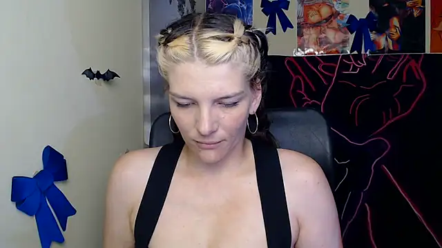 Snapshot of VanessaRey_ chatting on 06.25.26 VanessaRey online show from 06.25.26